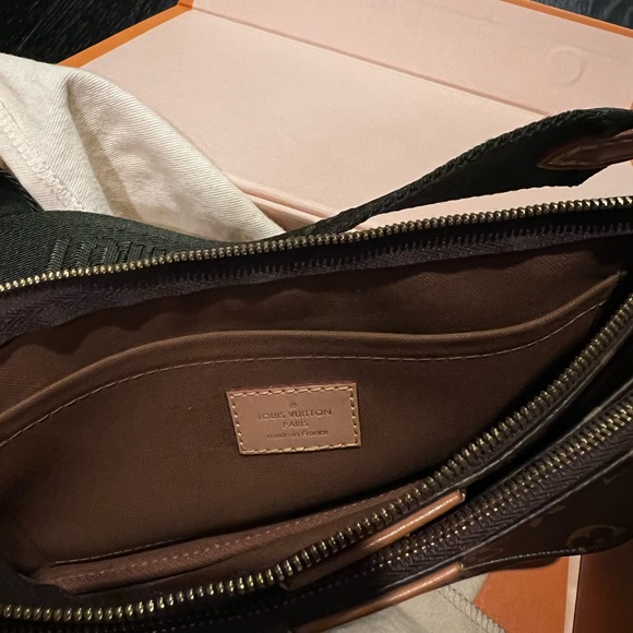 Louis Vuitton - Picture 3 of 7